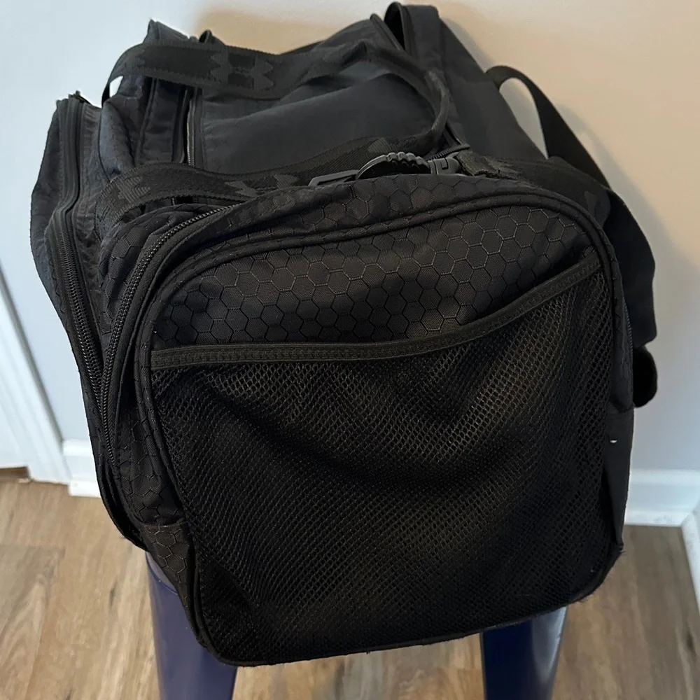 Under Armour Black Duffel Bag for Men for kids For multipurpose